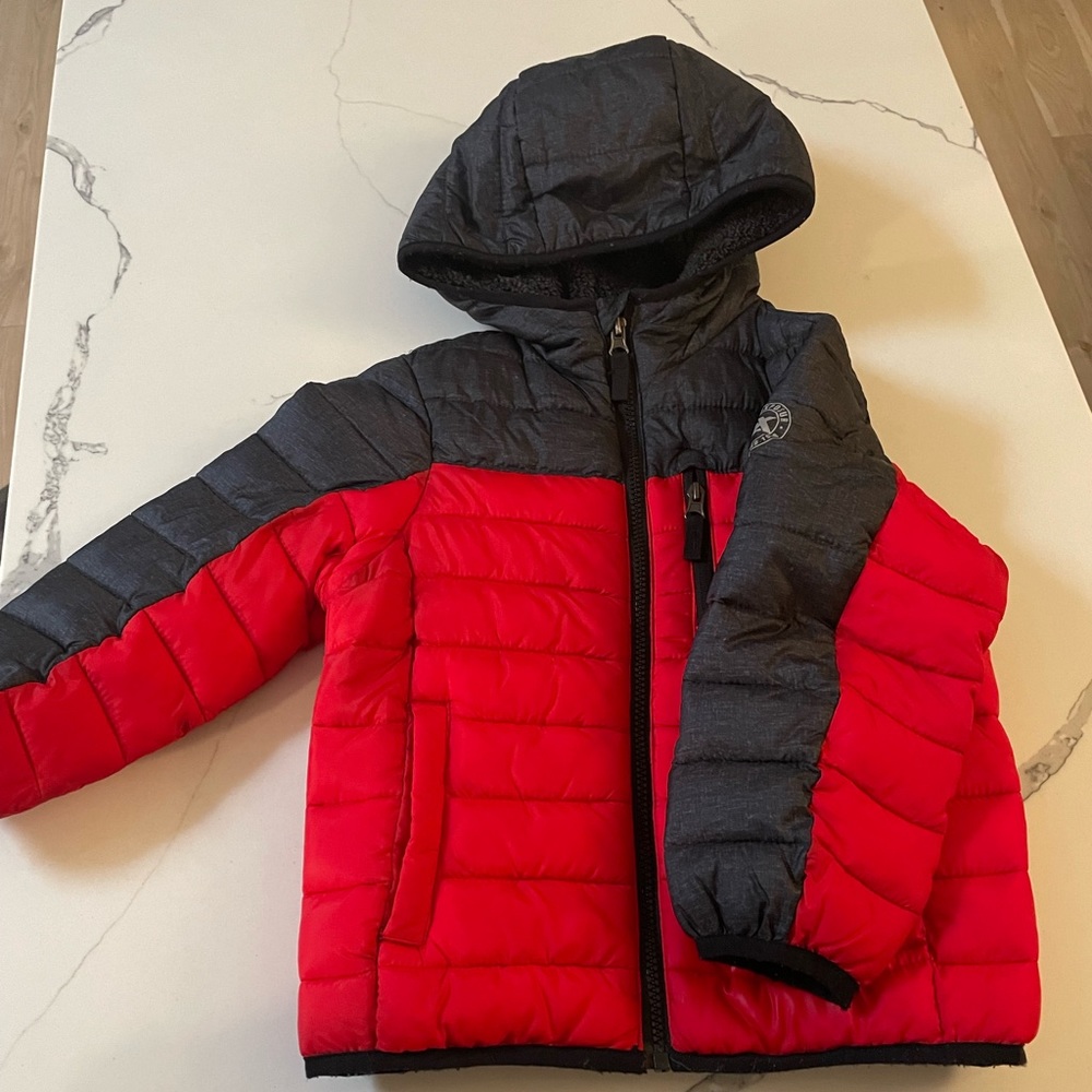ZeroXposur Kids Puffer Jacket Red/Black. XS 4/5